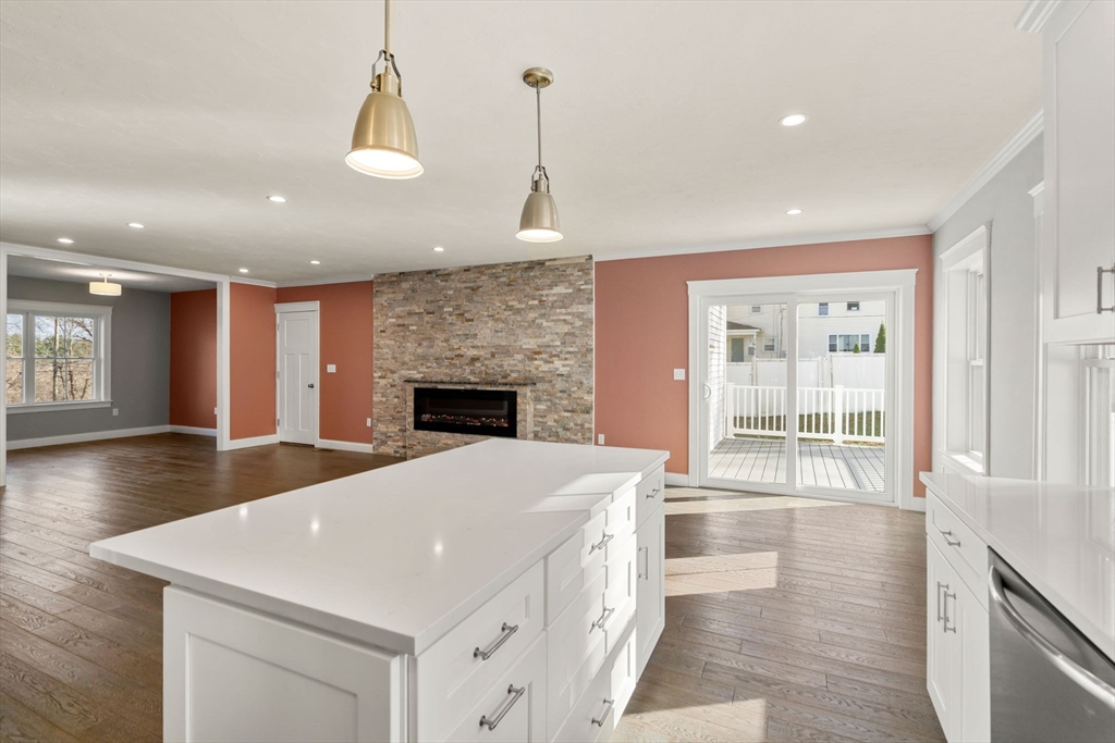 Mendon, Massachusetts, 01756, United States, 3 Bedrooms Bedrooms, ,3 BathroomsBathrooms,Residential,For Sale,1997117