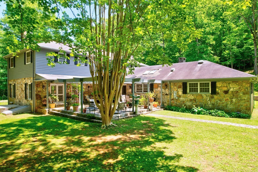 Hiawassee, Georgia, 30546, United States, 3 Bedrooms Bedrooms, ,4 BathroomsBathrooms,Residential,For Sale,1981335