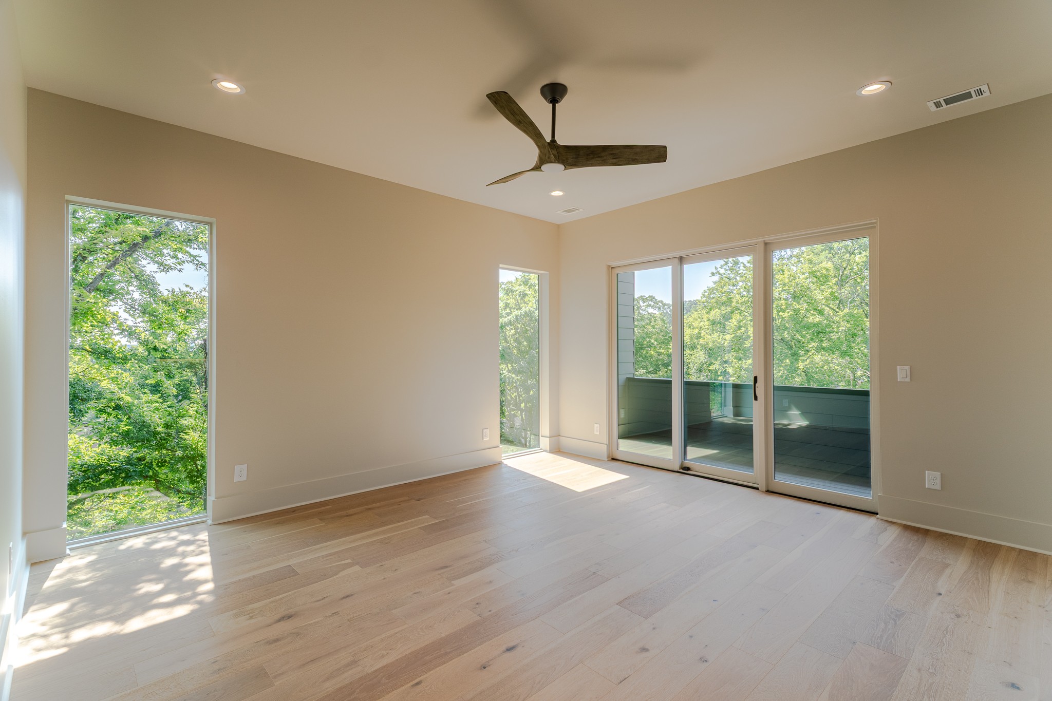 Nashville, Tennessee, 37212, United States, 4 Bedrooms Bedrooms, ,4 BathroomsBathrooms,Residential,For Sale,1792994