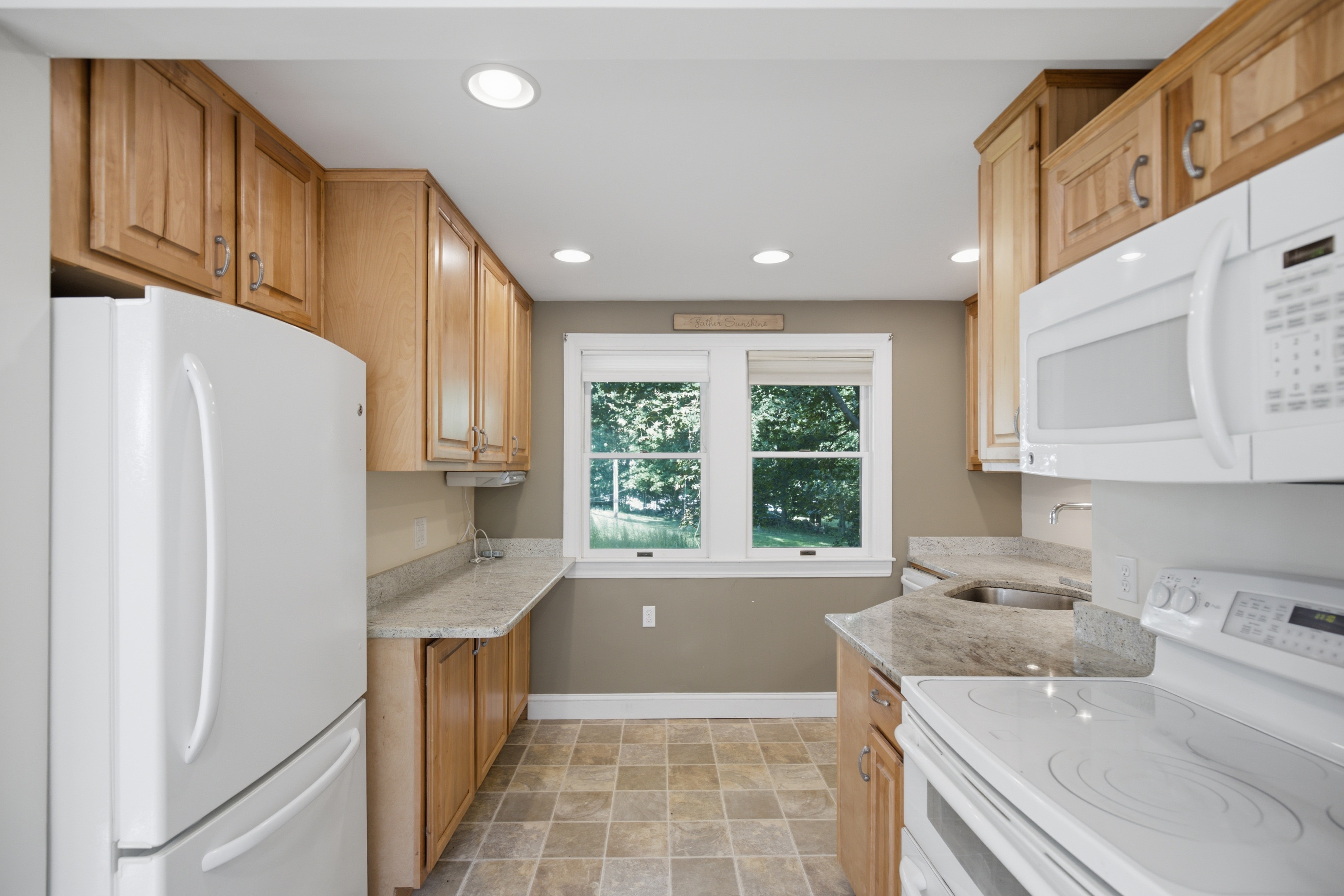  6-8 Center Pl, Stow, MA 01775 - 物件實景
