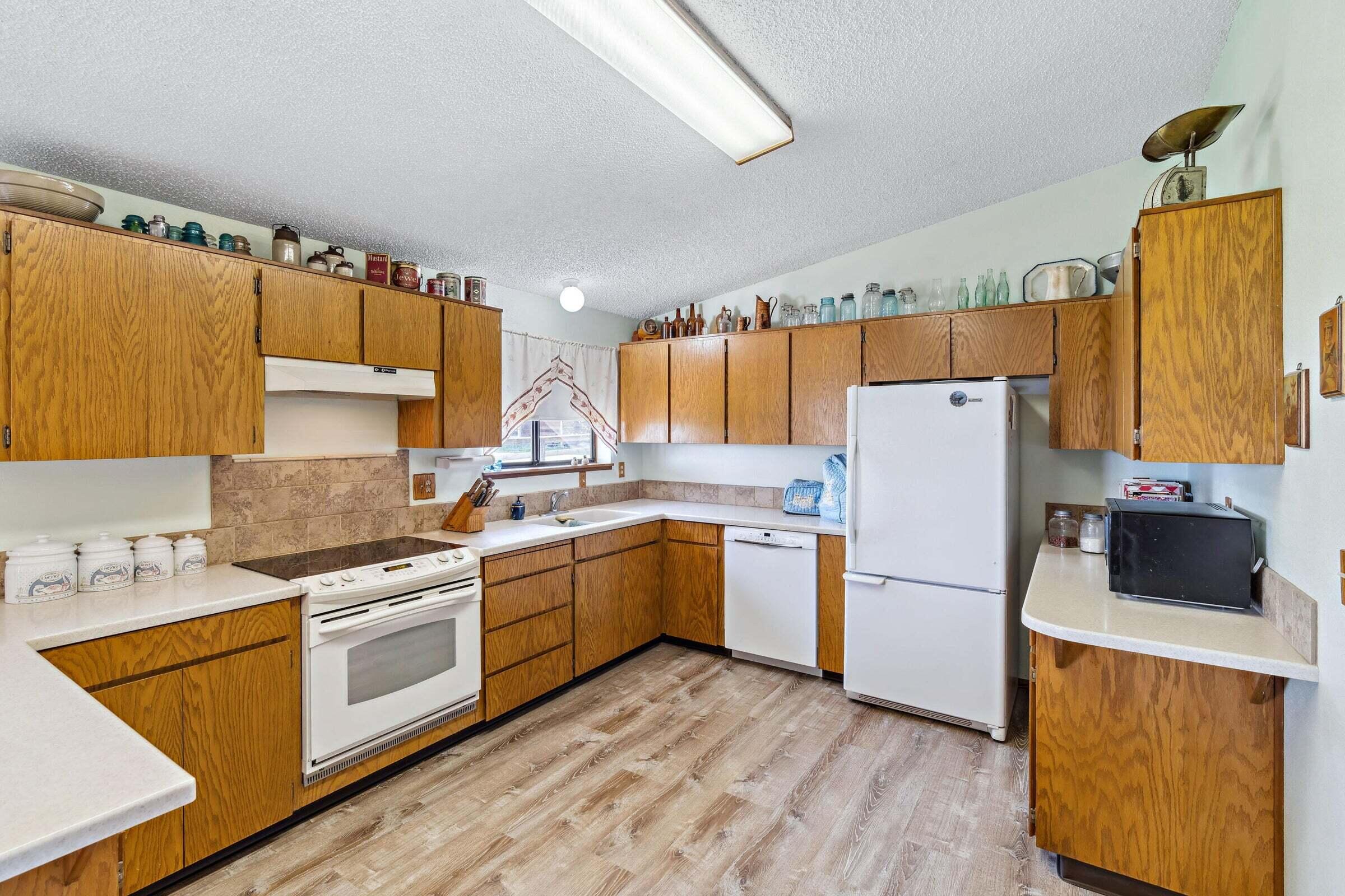 Powell Butte, Oregon, 97753, United States, 3 Bedrooms Bedrooms, ,1 BathroomBathrooms,Residential,For Sale,1770656