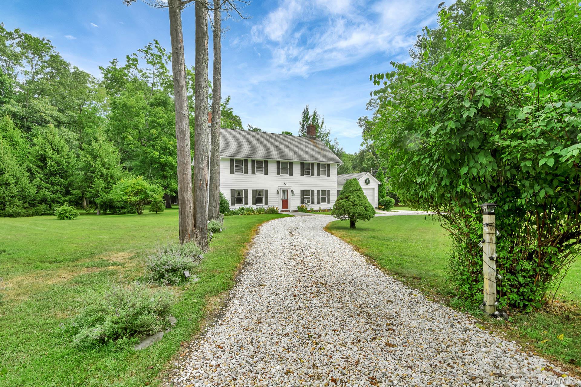 Manorville, New York, 11949, United States, 4 Bedrooms Bedrooms, ,2 BathroomsBathrooms,Residential,For Sale,1917125