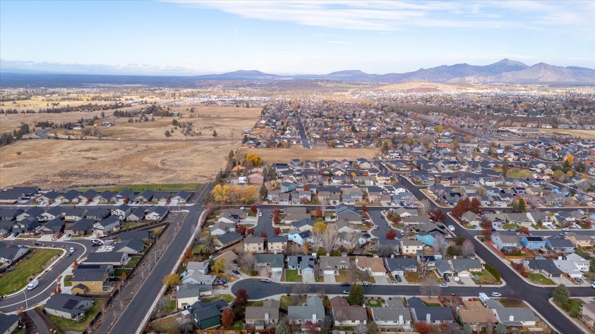 Redmond, Oregon, 97756, United States, 3 Bedrooms Bedrooms, ,2 BathroomsBathrooms,Residential,For Sale,1991530