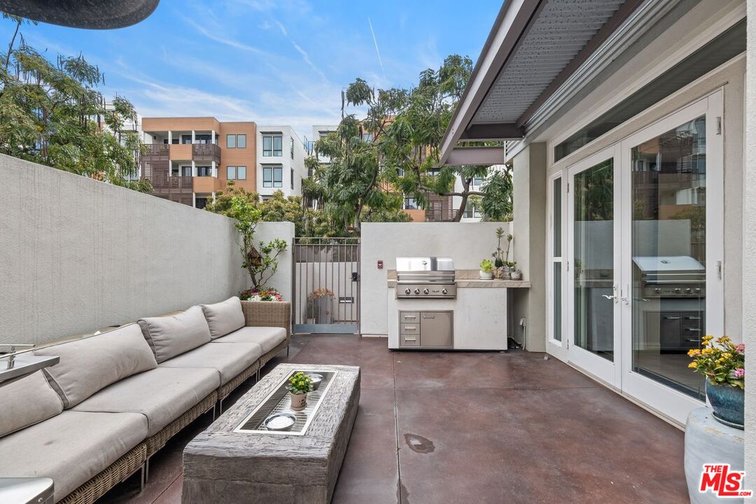 Los Angeles, California, 90094, United States, 3 Bedrooms Bedrooms, ,4 BathroomsBathrooms,Residential,For Sale,1947041