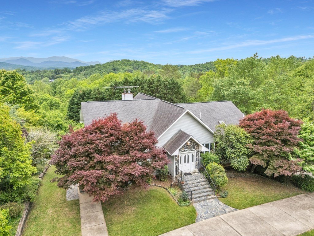 Hayesville, North Carolina, 28904, United States, 3 Bedrooms Bedrooms, ,4 BathroomsBathrooms,Residential,For Sale,1934980