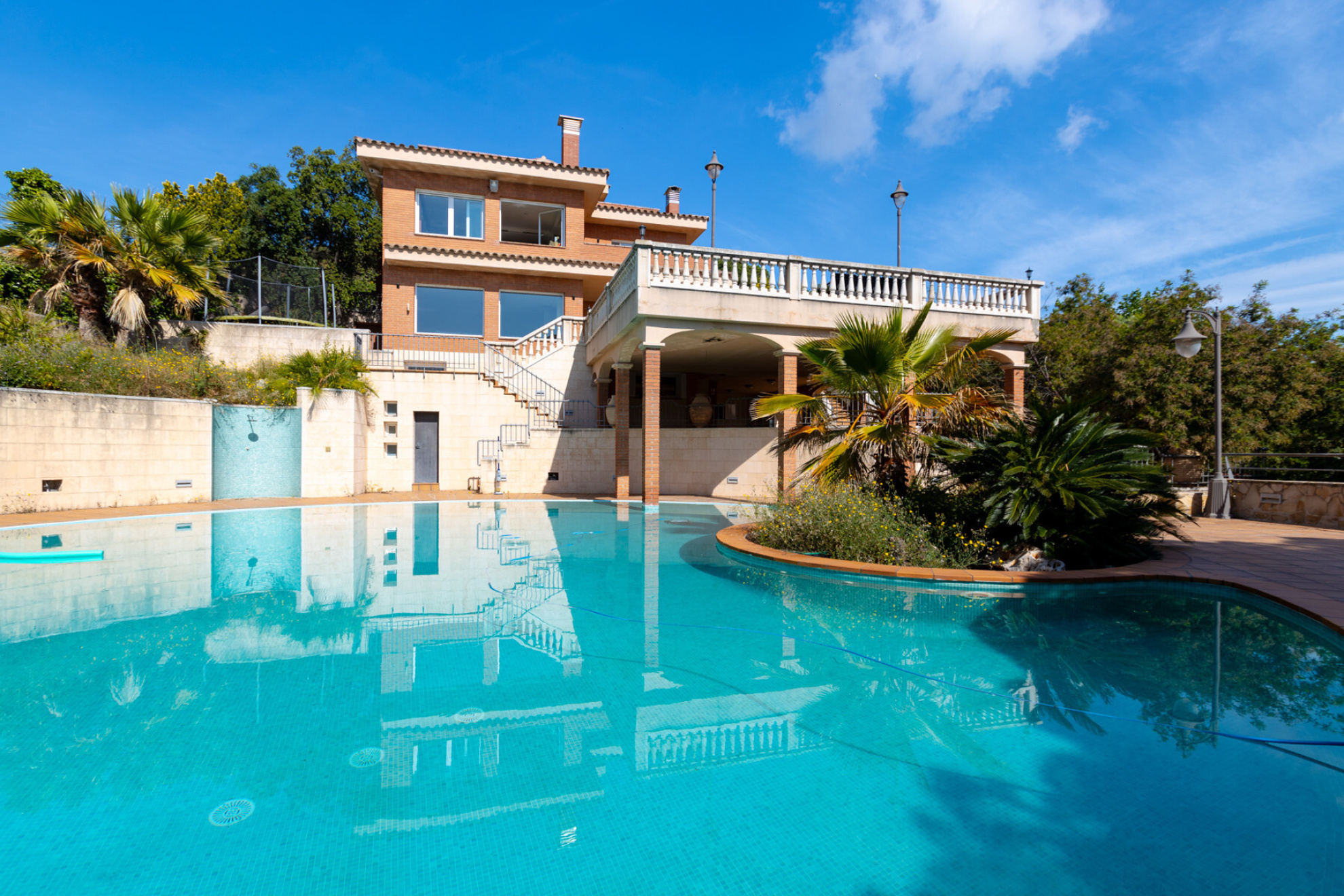  Elegant and stately residence with the best views. - 物件實景