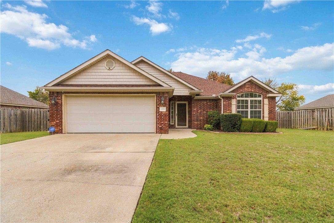 Gascony Pl, Fayetteville, AR 72704