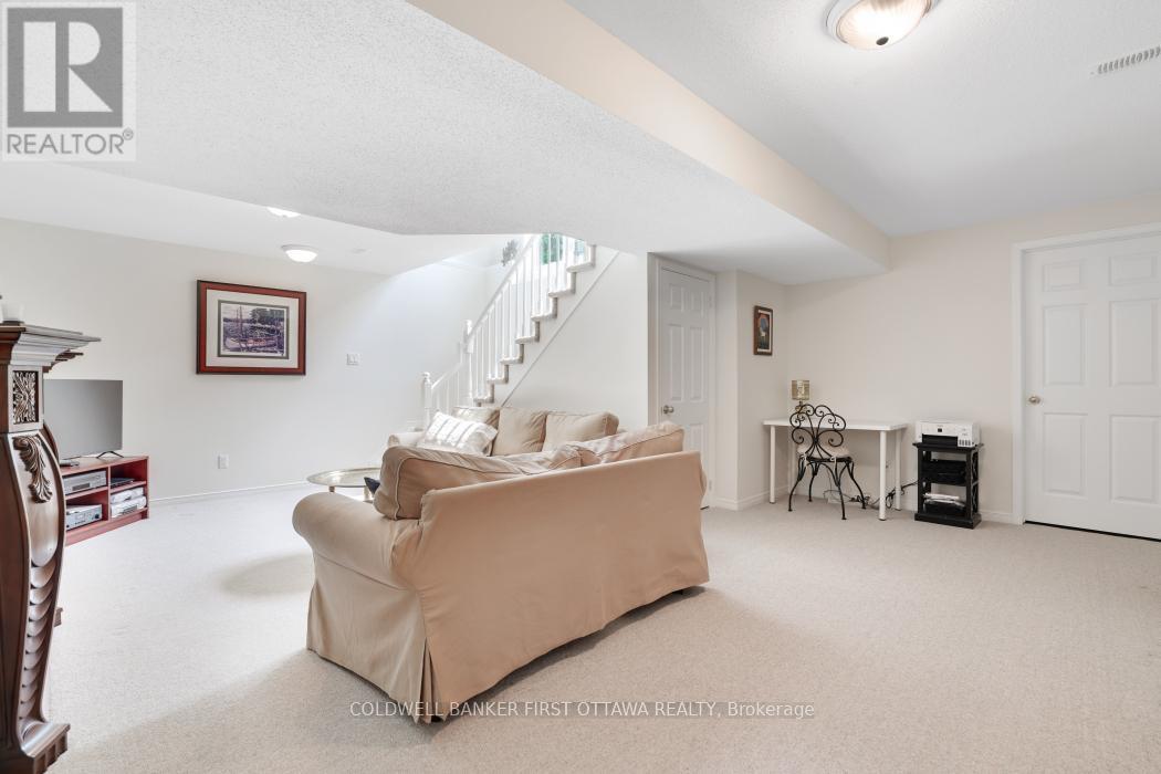 Ottawa, Ontario, K2S 1Z6, CA, 3 Bedrooms Bedrooms, ,3 BathroomsBathrooms,Residential,For Sale,1906768