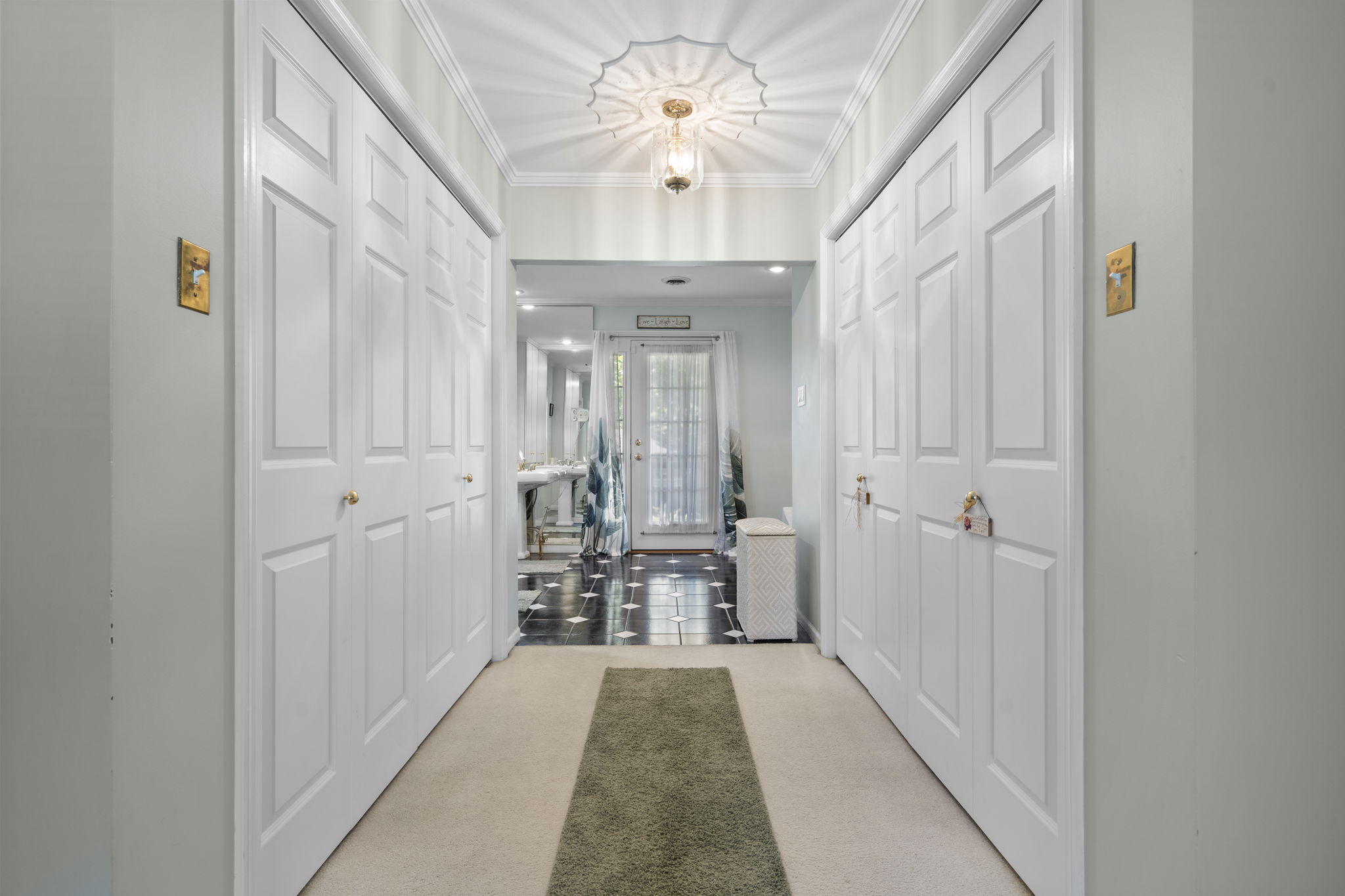  This classic Berkshire home offers curb appeal galore - 物件實景