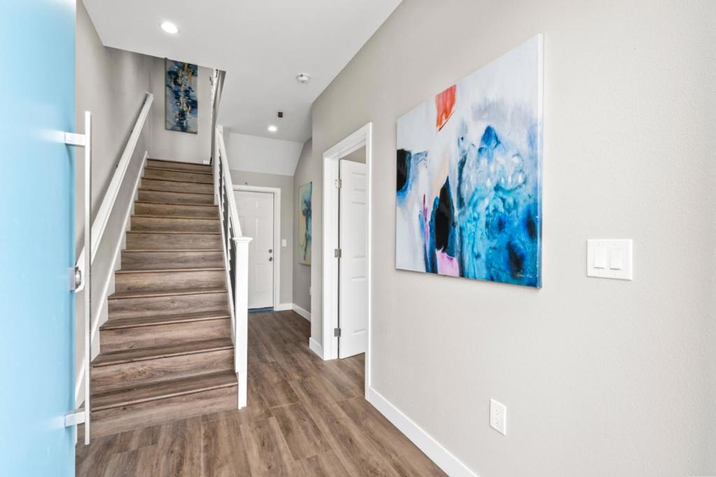 South San Francisco, California, 94080, United States, 4 Bedrooms Bedrooms, ,4 BathroomsBathrooms,Residential,For Sale,2034124