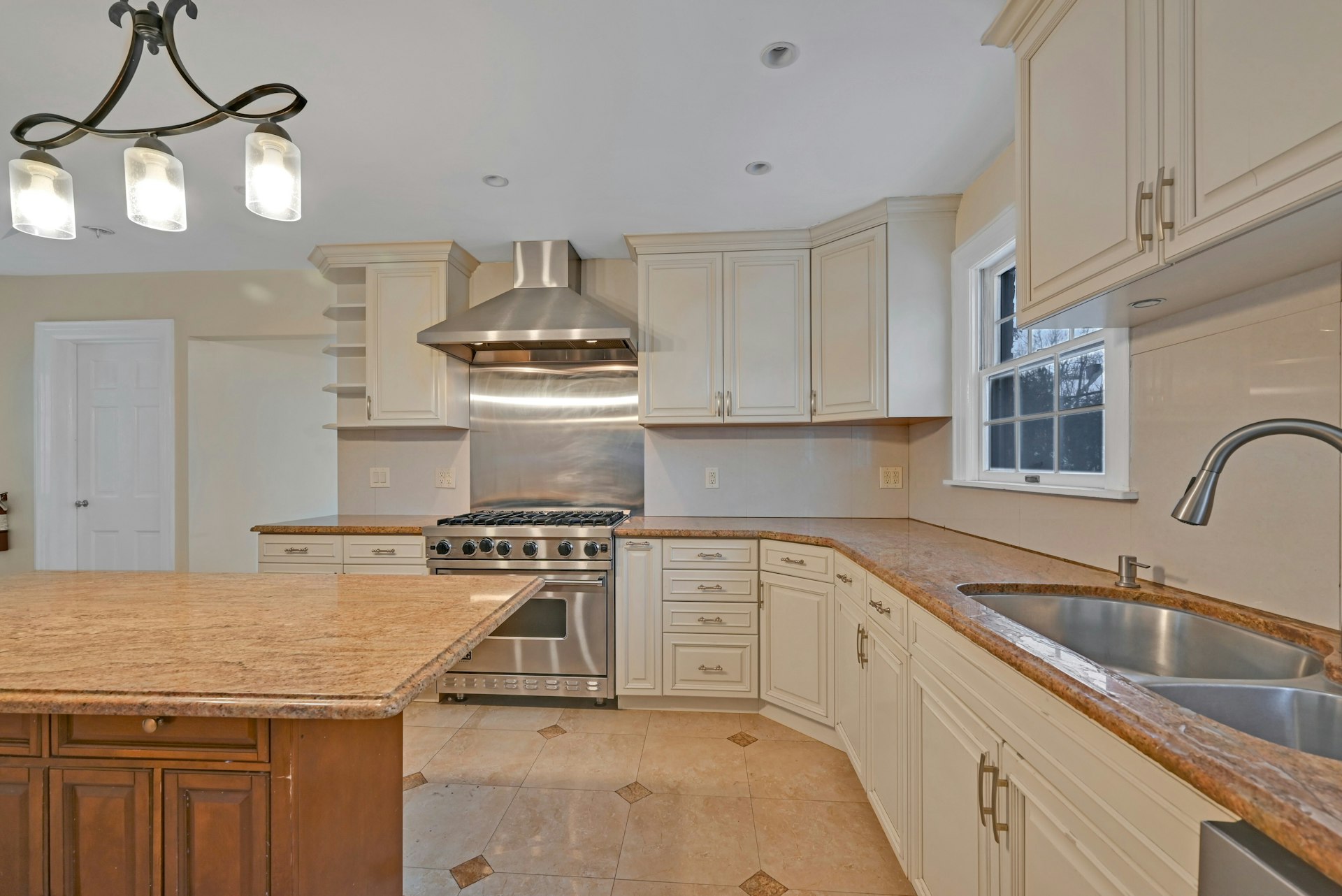 40 Clinton Avenue, Tenafly, NJ, 07670 - 物件實景