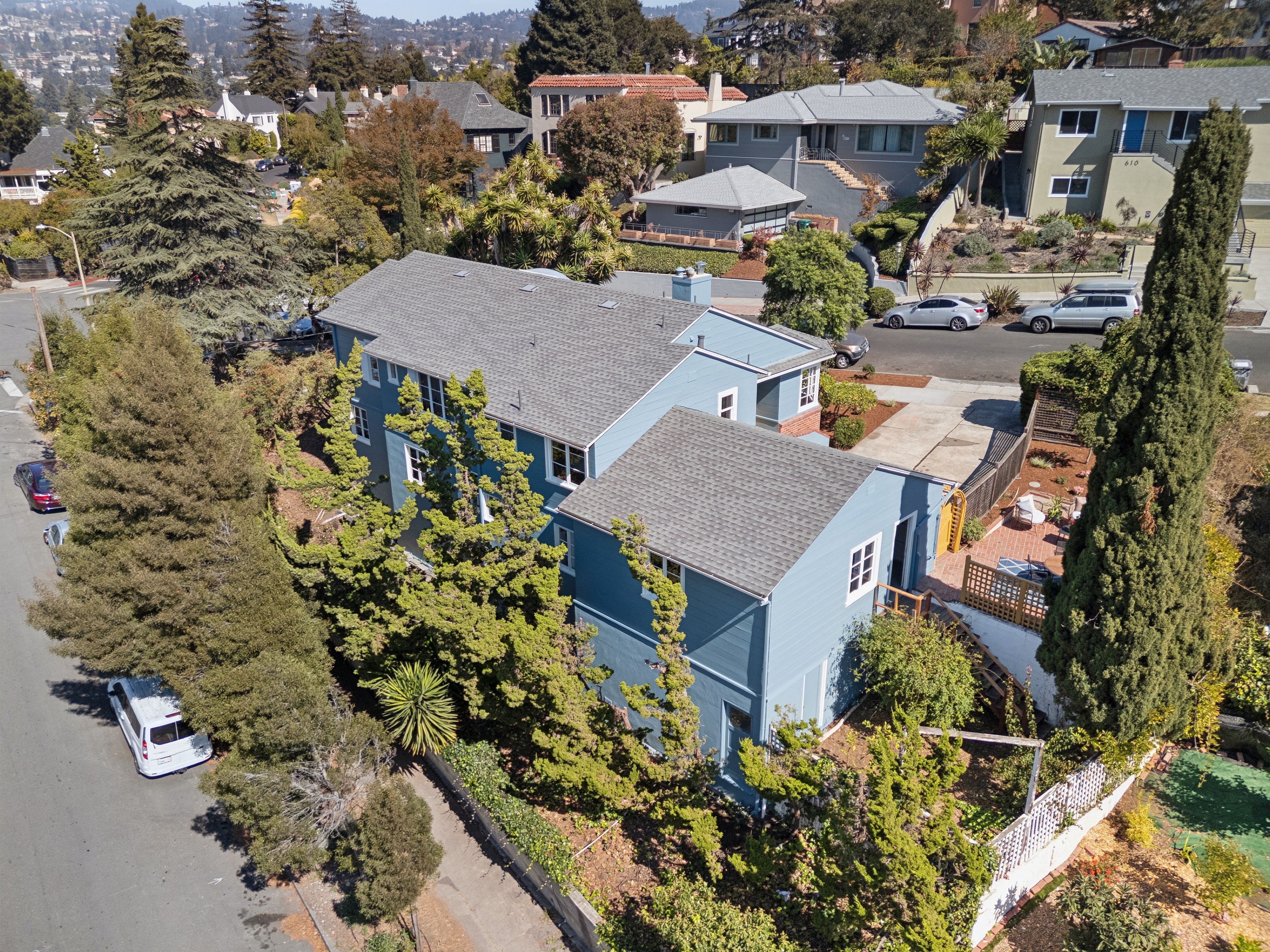  Spacious Corner-Lot Residence Offering Flexible Living Near Lake Merritt - 物件實景
