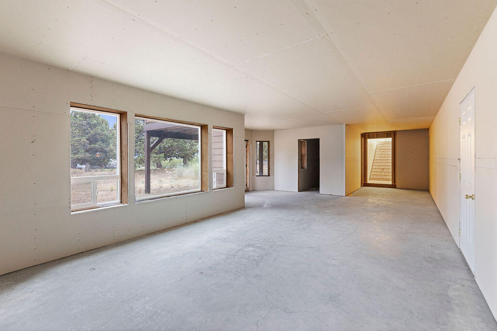Prineville, Oregon, 97754, United States, 4 Bedrooms Bedrooms, ,3 BathroomsBathrooms,Residential,For Sale,1896038