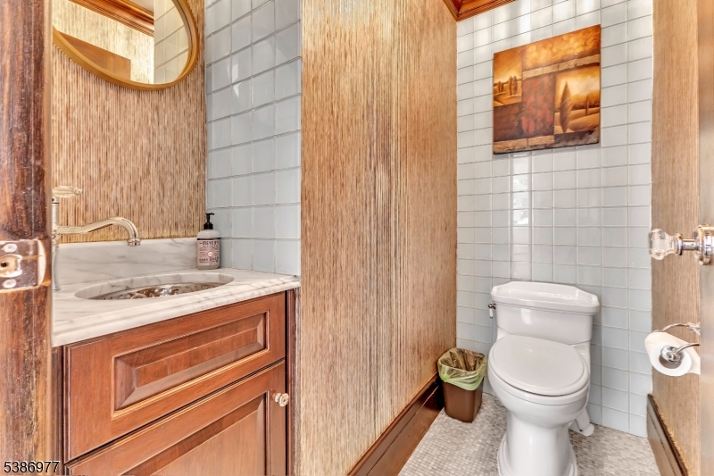 Montclair Twp., New Jersey, 07042, United States, 6 Bedrooms Bedrooms, ,6 BathroomsBathrooms,Residential,For Sale,1993497