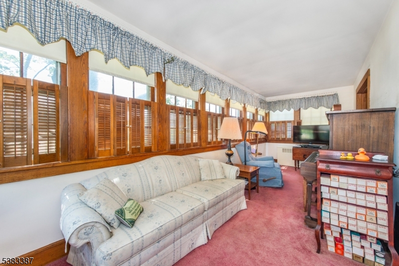 Verona Twp., New Jersey, 07044, United States, 3 Bedrooms Bedrooms, ,2 BathroomsBathrooms,Residential,For Sale,1961647