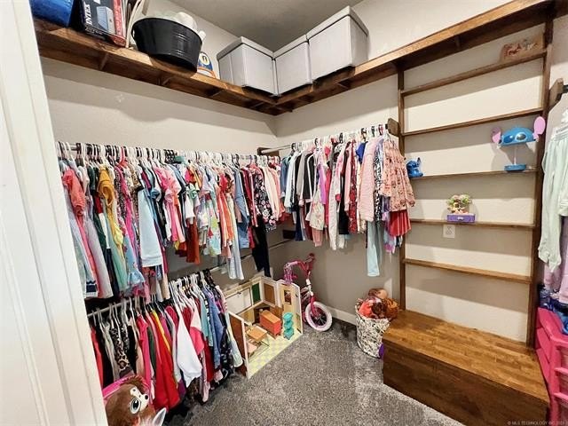 Tahlequah, Oklahoma, 74464, United States, 6 Bedrooms Bedrooms, ,4 BathroomsBathrooms,Residential,For Sale,1982576