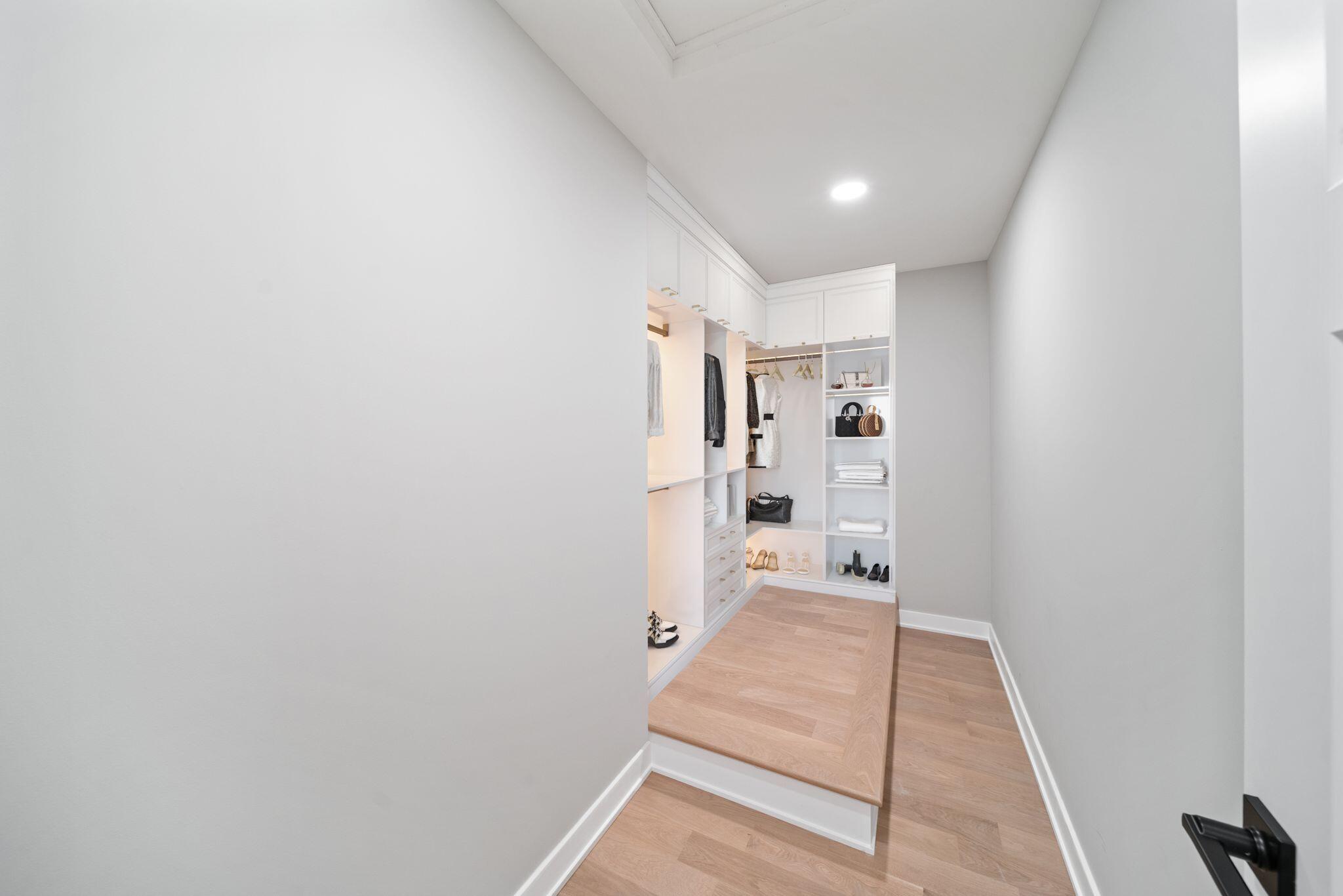 Burlington, Wisconsin, 53105, United States, 6 Bedrooms Bedrooms, ,4 BathroomsBathrooms,Residential,For Sale,2003027