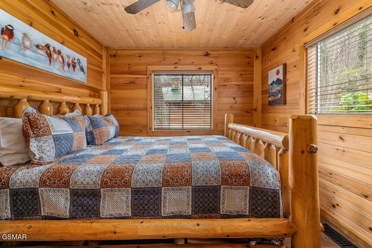 Gatlinburg, Tennessee, 37738, United States, 5 Bedrooms Bedrooms, ,4 BathroomsBathrooms,Residential,For Sale,2023747