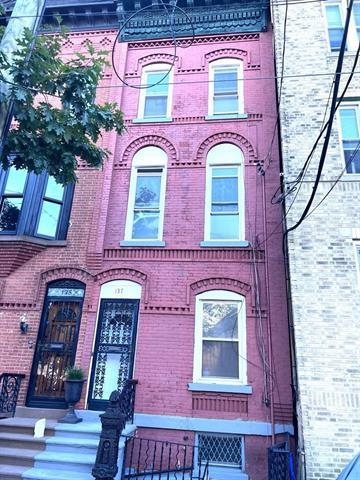 Jersey City, New Jersey, 07306, United States, 6 Bedrooms Bedrooms, ,2 BathroomsBathrooms,Residential,For Sale,1926041