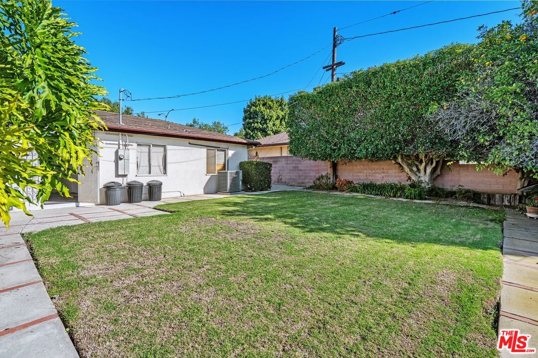 Los Angeles, California, 90056, United States, 2 Bedrooms Bedrooms, ,3 BathroomsBathrooms,Residential,For Sale,2001652