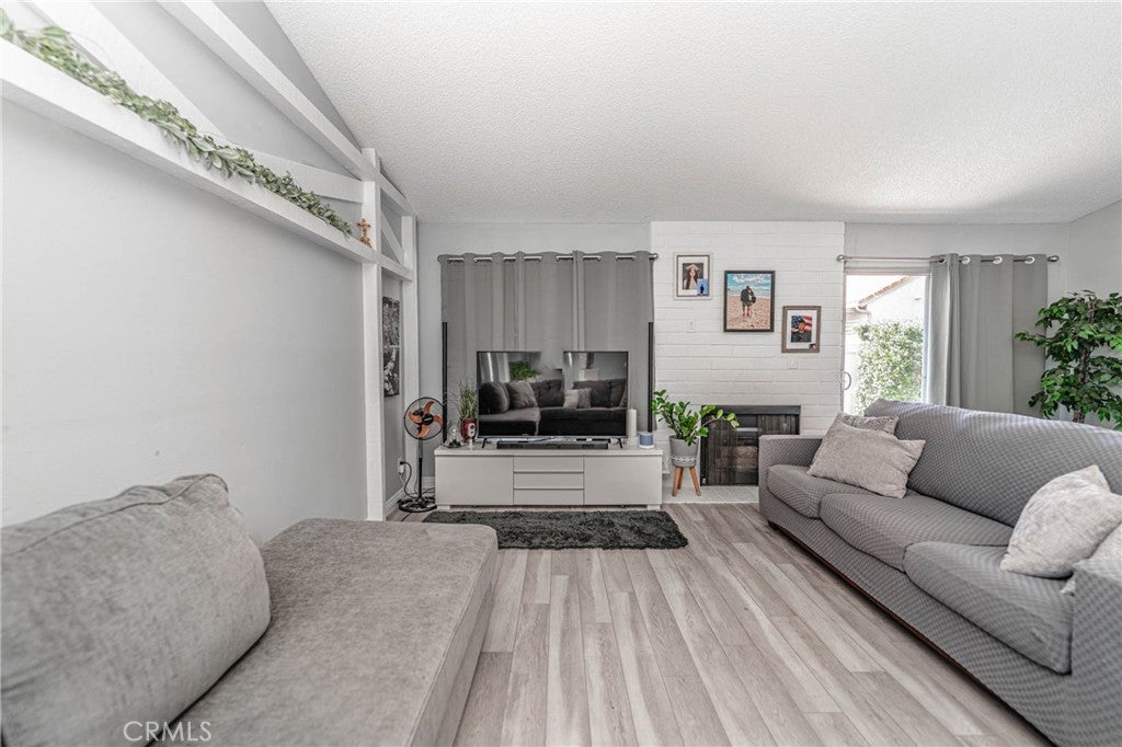 Newhall, California, 91321, United States, 2 Bedrooms Bedrooms, ,2 BathroomsBathrooms,Residential,For Sale,2005883