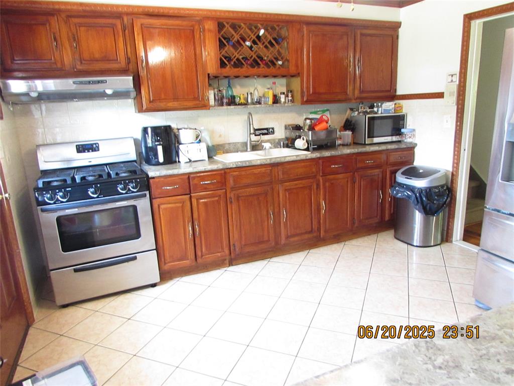 Yonkers, New York, 10710, United States, 3 Bedrooms Bedrooms, ,3 BathroomsBathrooms,Residential,For Sale,1978915