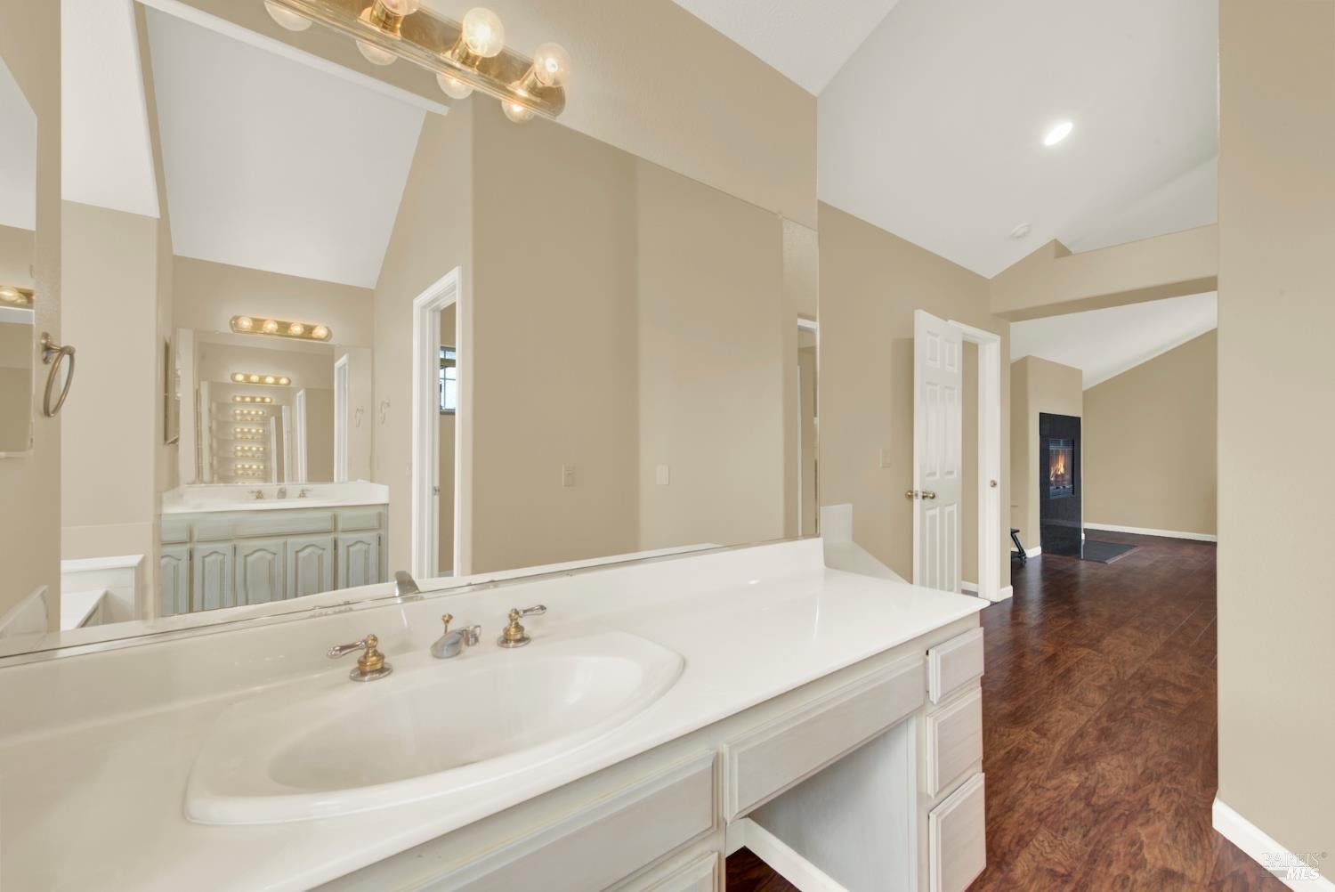 Dixon, California, 95620, United States, 5 Bedrooms Bedrooms, ,3 BathroomsBathrooms,Residential,For Sale,1992877