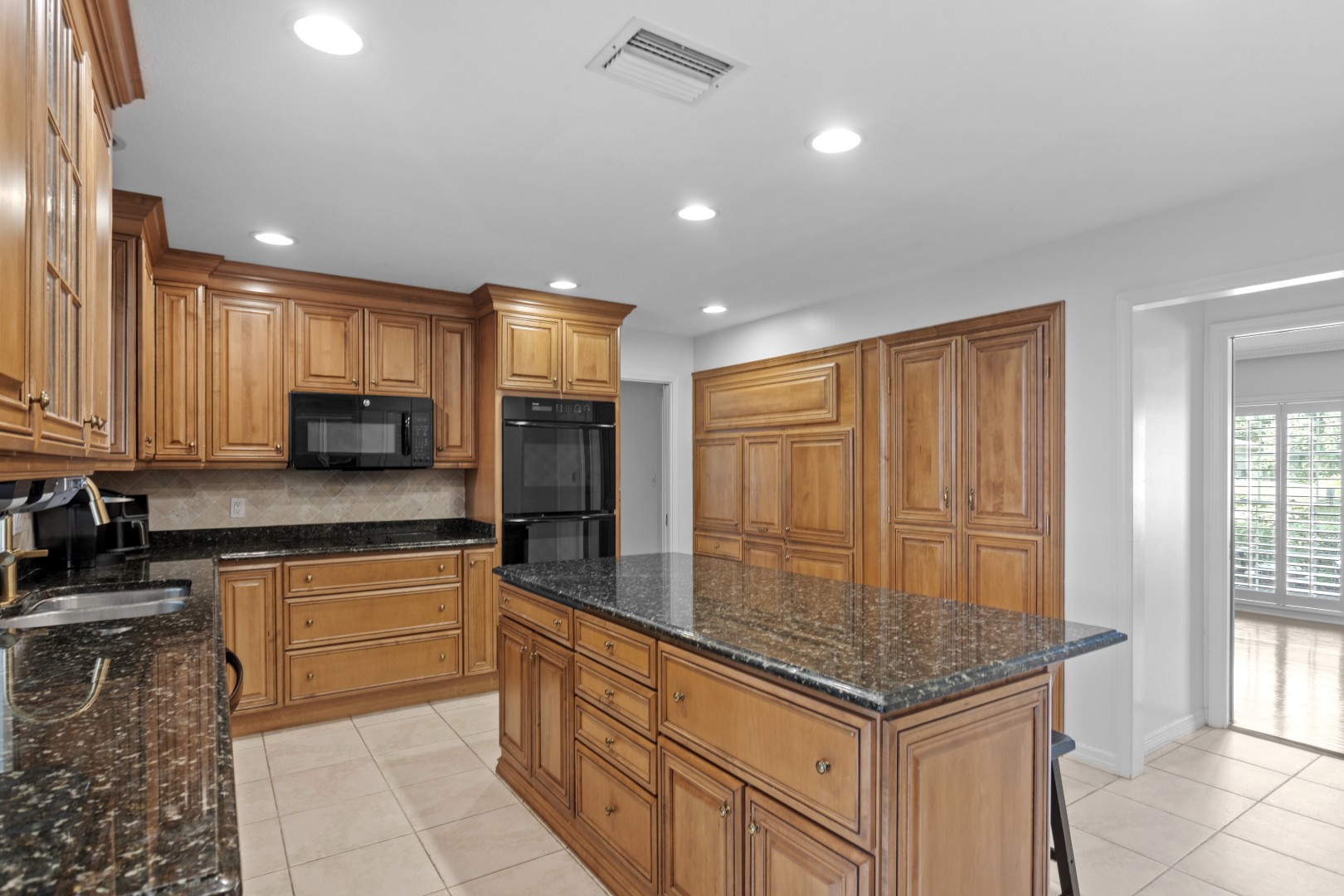 Tampa, Florida, 33629, United States, 4 Bedrooms Bedrooms, ,3 BathroomsBathrooms,Residential,For Sale,1987038