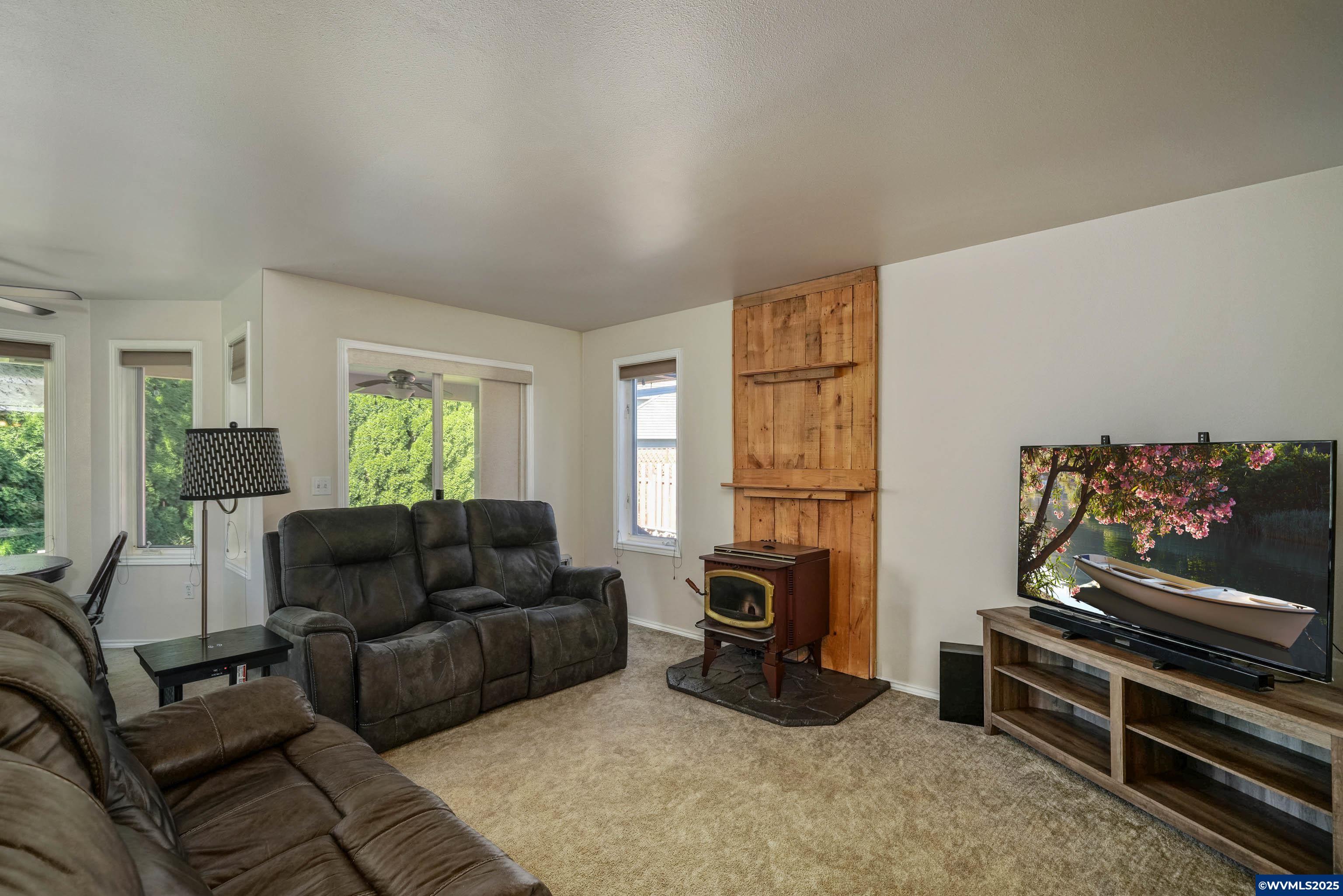 Mcminnville, Oregon, 97128, United States, 3 Bedrooms Bedrooms, ,3 BathroomsBathrooms,Residential,For Sale,1949725