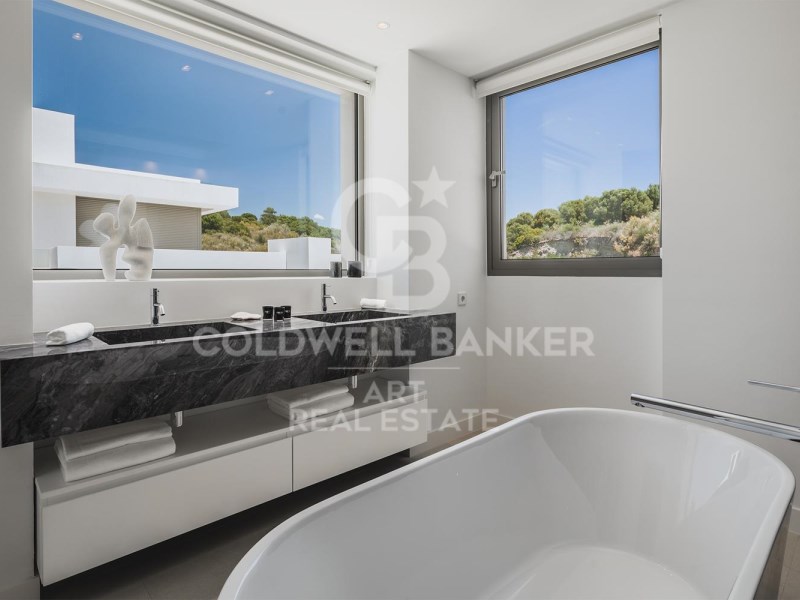 Estepona, Andalusia, ES, 5 Bedrooms Bedrooms, ,5 BathroomsBathrooms,Residential,For Sale,1828254