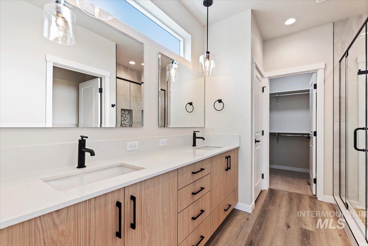 Eagle, Idaho, 83616-1017, United States, 4 Bedrooms Bedrooms, ,Residential,For Sale,1925086