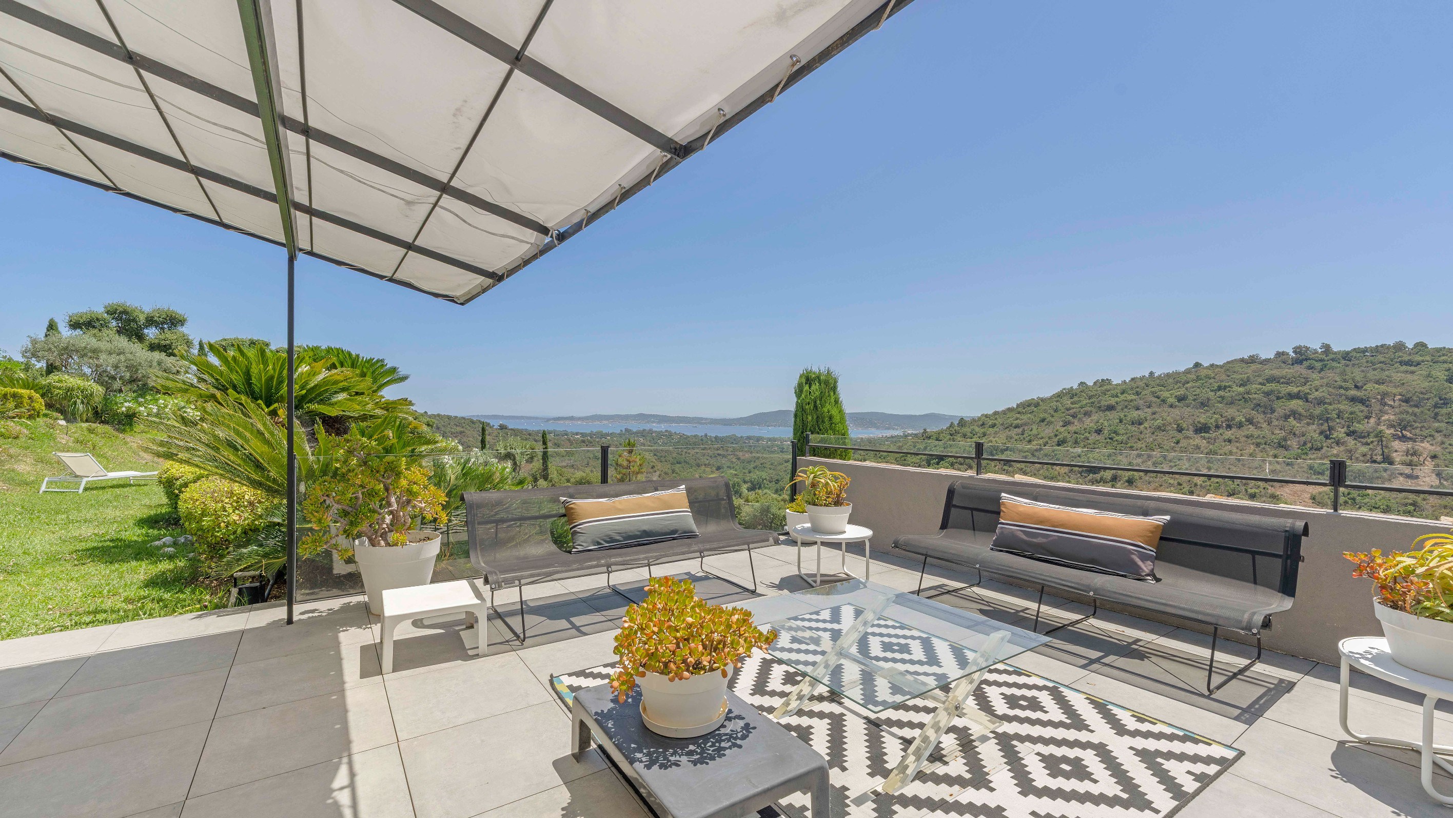  Luxury sea view villa for sale in Grimaud overlooking the Gulf of Saint-Tropez - 物件實景