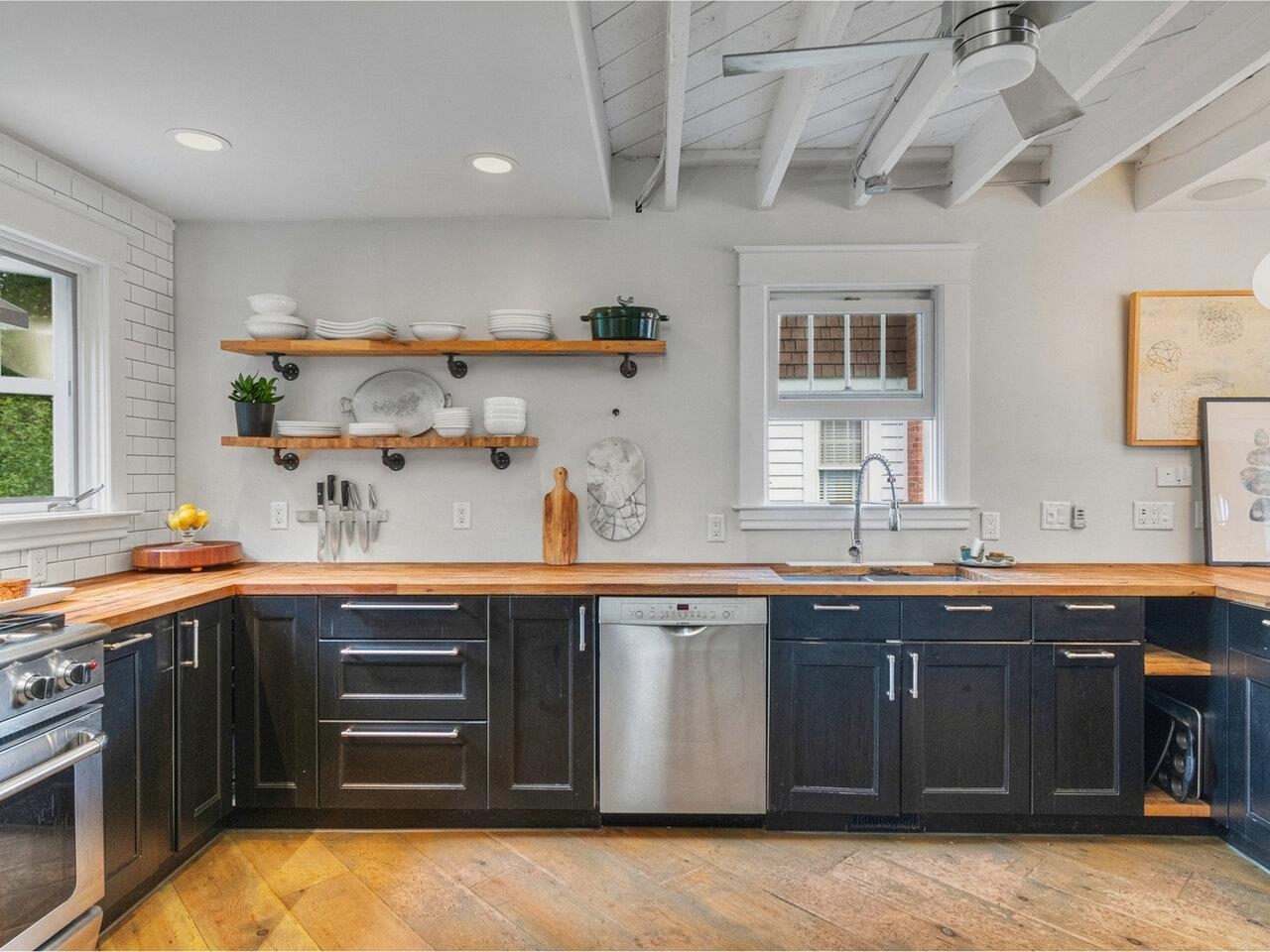 Burlington, Vermont, 05401, United States, 3 Bedrooms Bedrooms, ,2 BathroomsBathrooms,Residential,For Sale,1906339