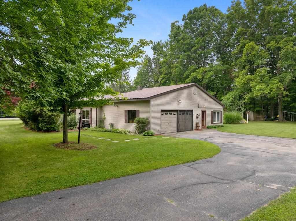 Charlevoix, Michigan, 49720, United States, 3 Bedrooms Bedrooms, ,2 BathroomsBathrooms,Residential,For Sale,1908367