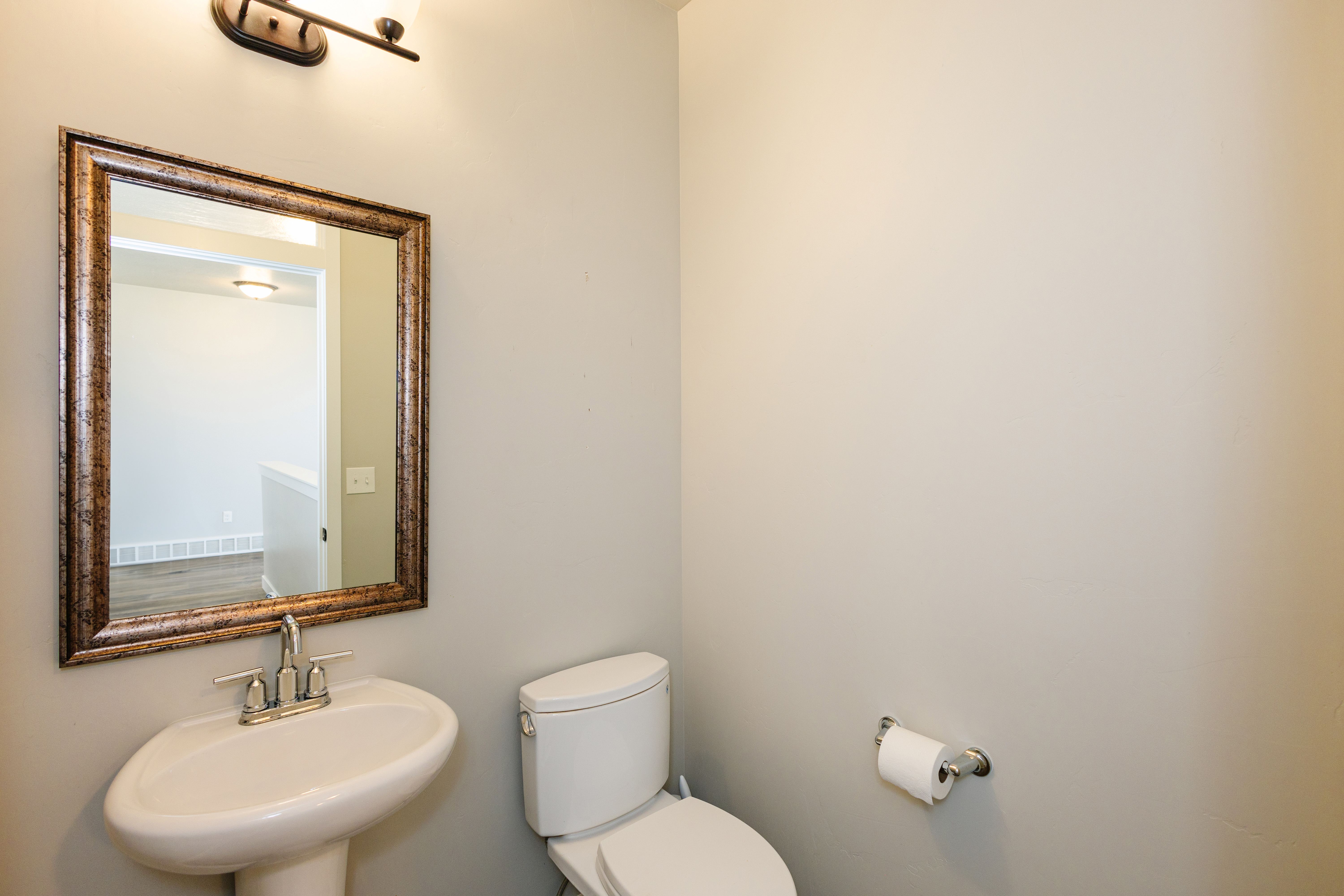 Santaquin, Utah, 84655, United States, 5 Bedrooms Bedrooms, ,5 BathroomsBathrooms,Residential,For Sale,1977423