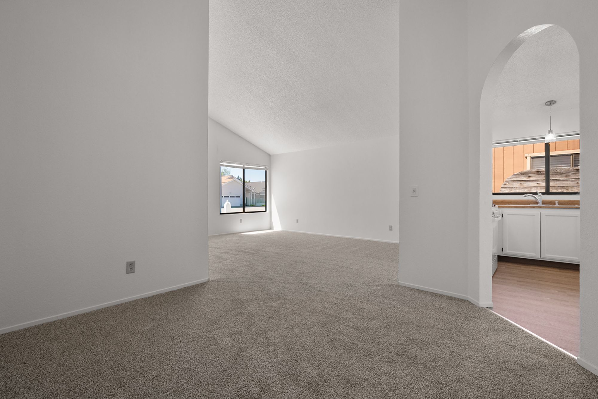  Single-level living + M Section location + owned solar + move-in ready - 物件實景