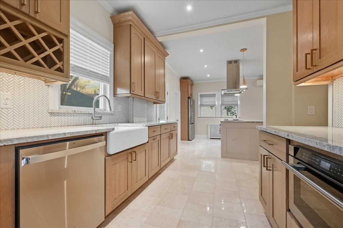 Floral Park, New York, 11001, United States, 4 Bedrooms Bedrooms, ,4 BathroomsBathrooms,Residential,For Sale,1977221