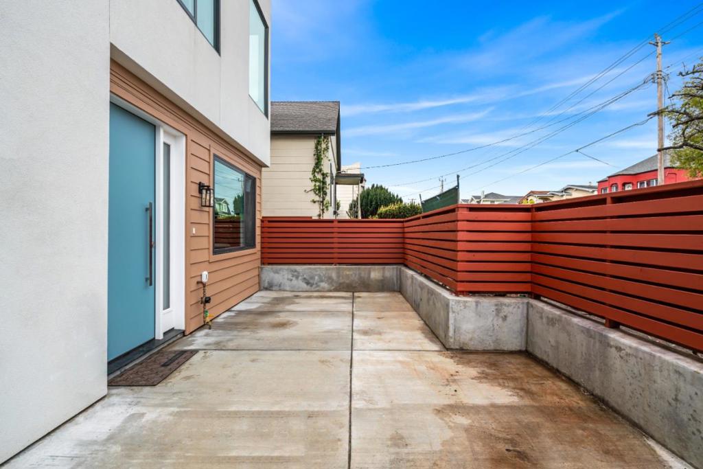 South San Francisco, California, 94080, United States, 4 Bedrooms Bedrooms, ,4 BathroomsBathrooms,Residential,For Sale,2034124