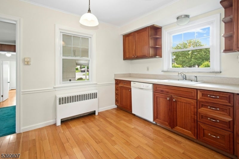Garwood Boro, New Jersey, 07027, United States, 5 Bedrooms Bedrooms, ,4 BathroomsBathrooms,Residential,For Sale,1835599
