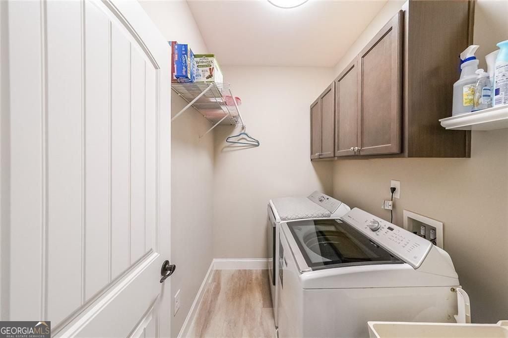 Canton, Georgia, 30114, United States, 3 Bedrooms Bedrooms, ,4 BathroomsBathrooms,Residential,For Sale,2006570