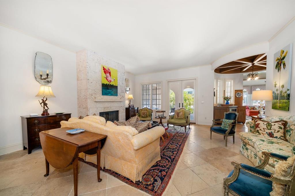 Tampa, Florida, 33606, United States, 5 Bedrooms Bedrooms, ,4 BathroomsBathrooms,Residential,For Sale,1827015