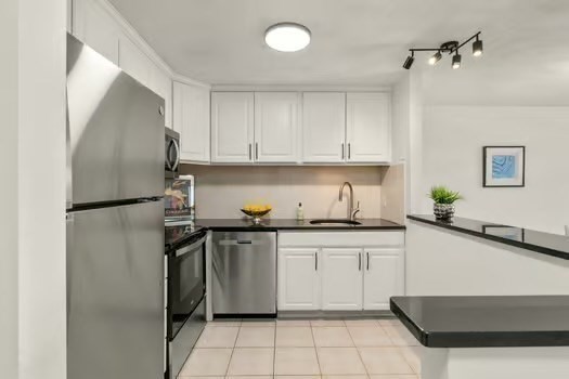 Watertown, Massachusetts, 02472, United States, 2 Bedrooms Bedrooms, ,1 BathroomBathrooms,Residential,For Sale,1951365