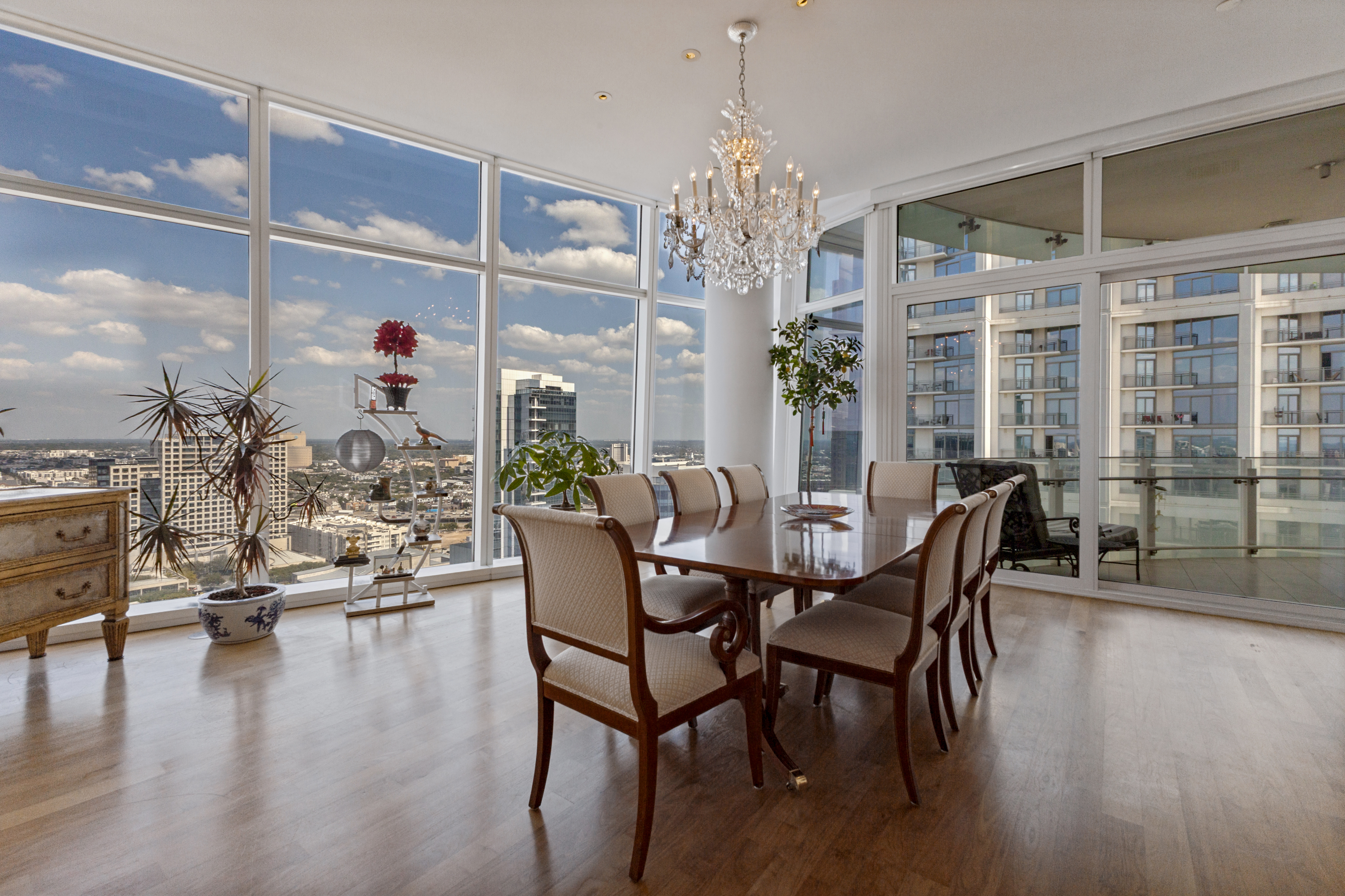  Elevated Living Above the Dallas Arts District - 物件實景