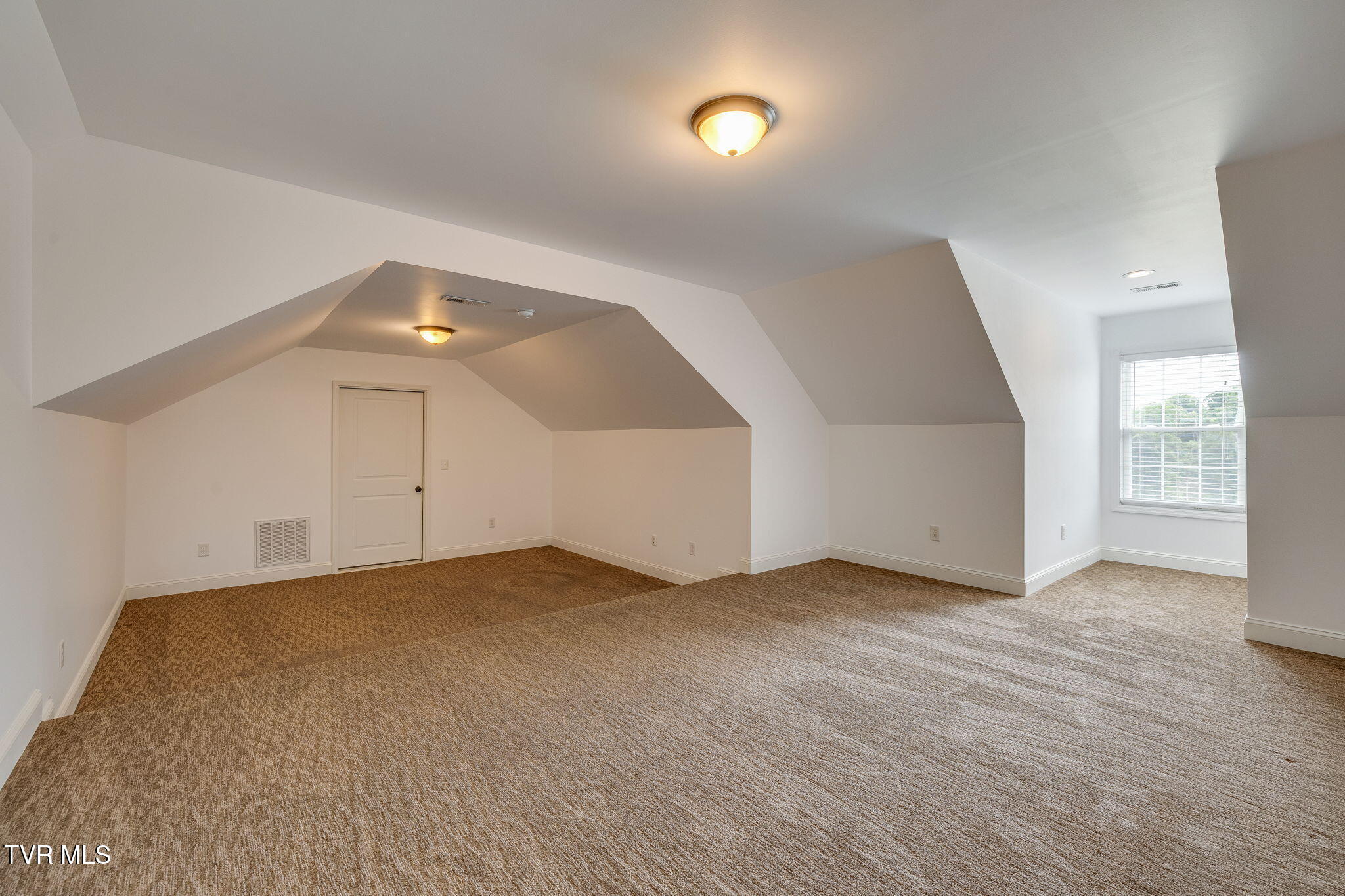 Bluff City, Tennessee, 37618, United States, 3 Bedrooms Bedrooms, ,4 BathroomsBathrooms,Residential,For Sale,2048525