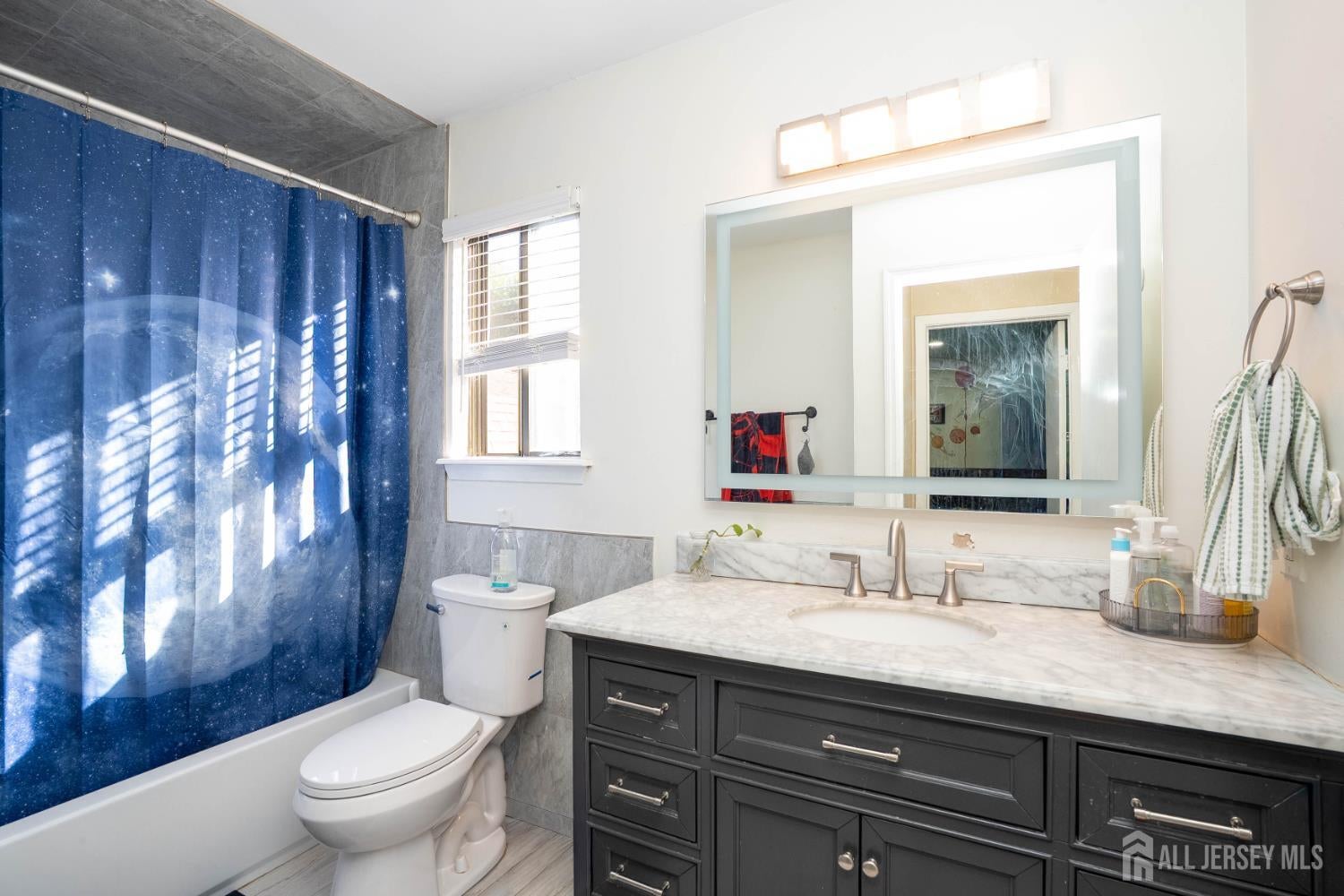 Edison, New Jersey, 08820, United States, 2 Bedrooms Bedrooms, ,3 BathroomsBathrooms,Residential,For Sale,1987330