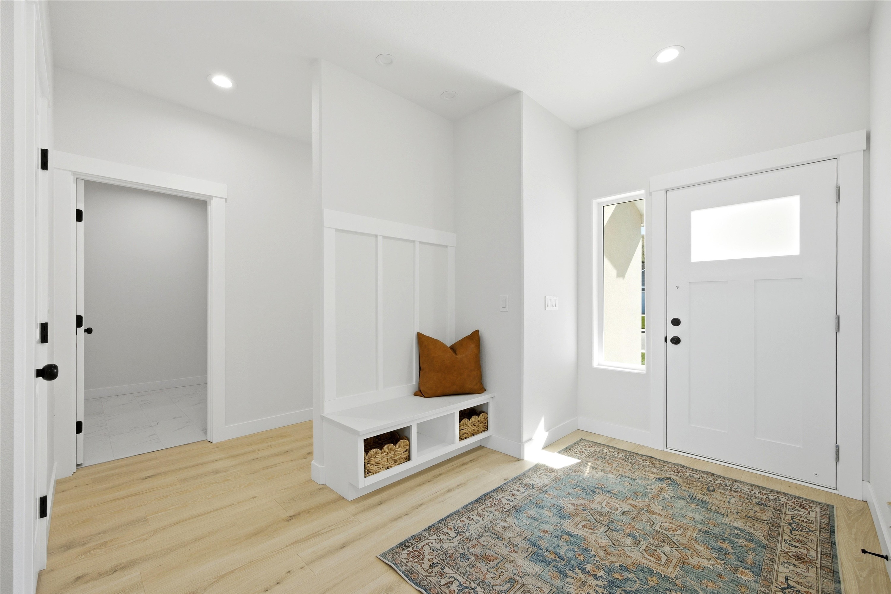  New 5-Bed Home w/ Daylight Basement & 3-Car Garage - 物件實景