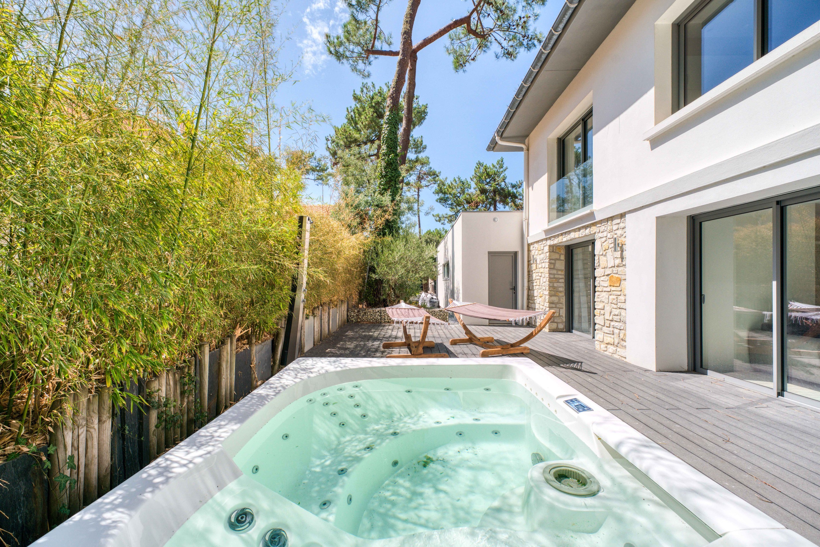  ELEGANT SEASIDE VILLA – 600 METRES FROM THE BEACH OF SAINT GEORGES DE DIDONNE –… - 物件實景