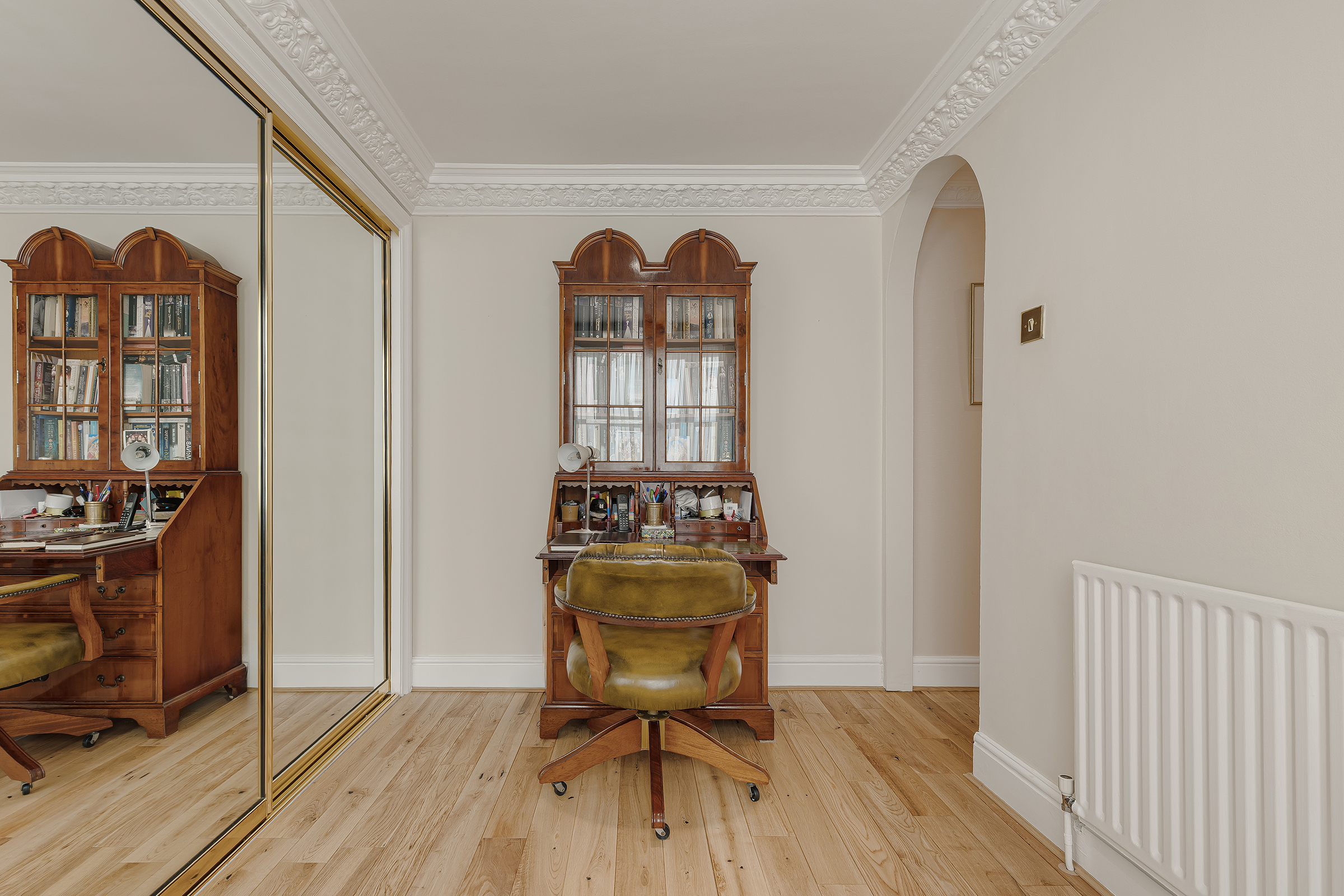  A Maisonette with a West-Facing Terrace on Queen