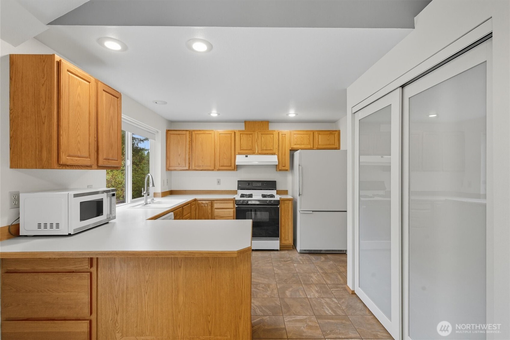 Port Orchard, Washington, 98367, United States, 3 Bedrooms Bedrooms, ,2 BathroomsBathrooms,Residential,For Sale,1954676