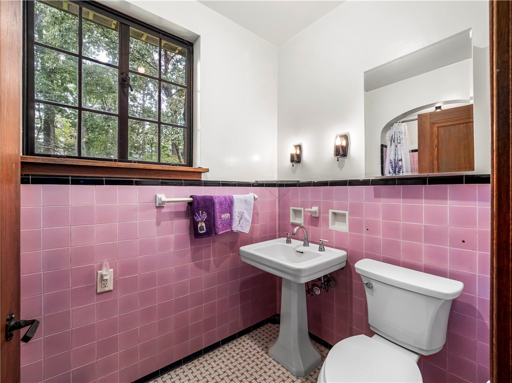 Shaler, Pennsylvania, 15116, United States, 3 Bedrooms Bedrooms, ,1 BathroomBathrooms,Residential,For Sale,1989376